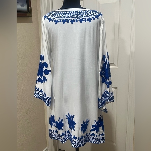 WAYAN NATURAL WEAR, Chic White Dress with Blue Embroidery SIZE M - Picture 4 of 11